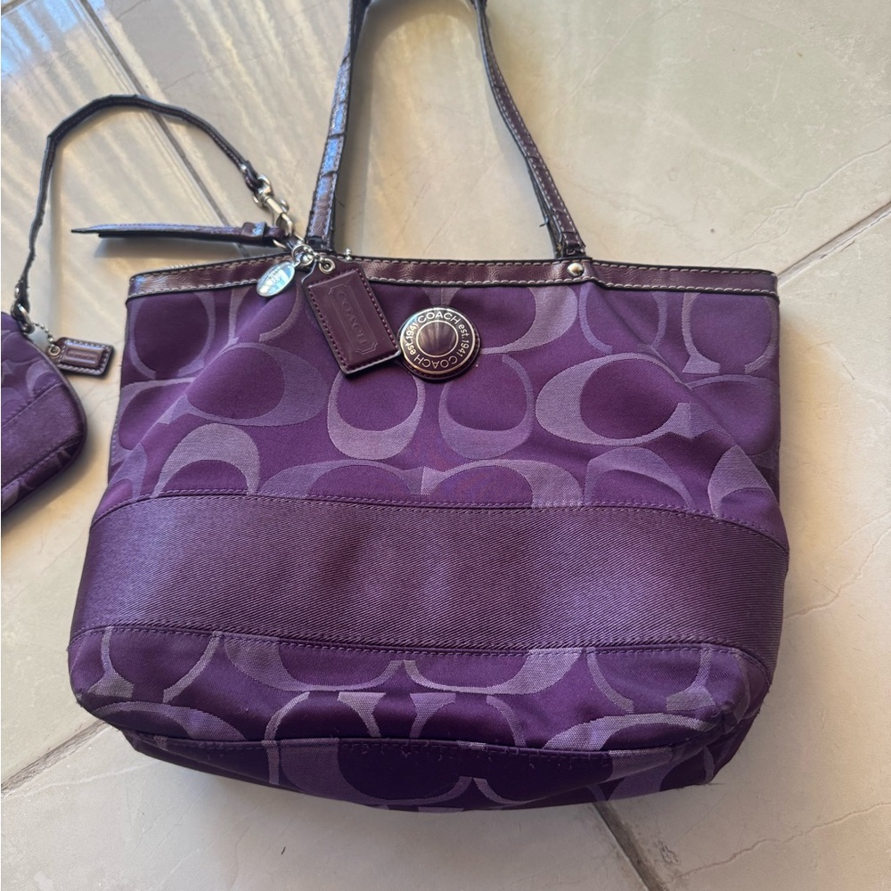 Sold on whatnot!! - Picture 2 of 10